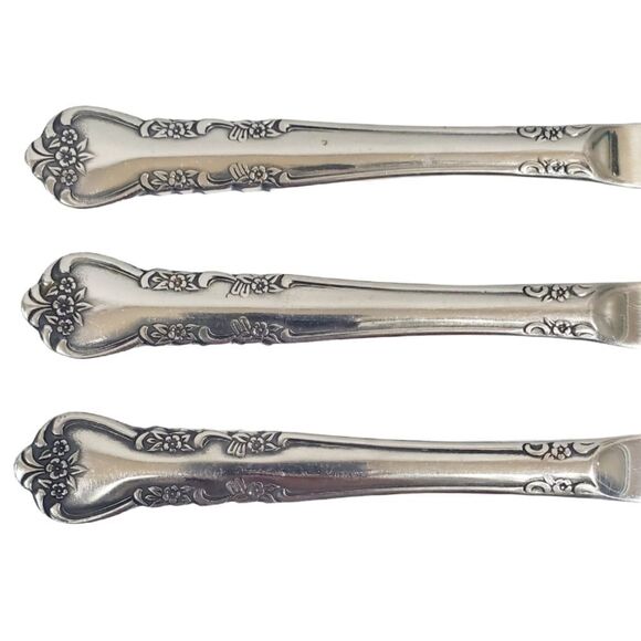 WM A Rogers Rose Dinner Knife - Picture 2 of 7